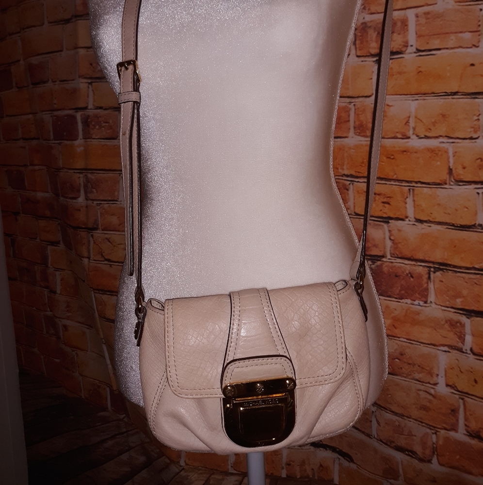 Michael kors crossbody bag